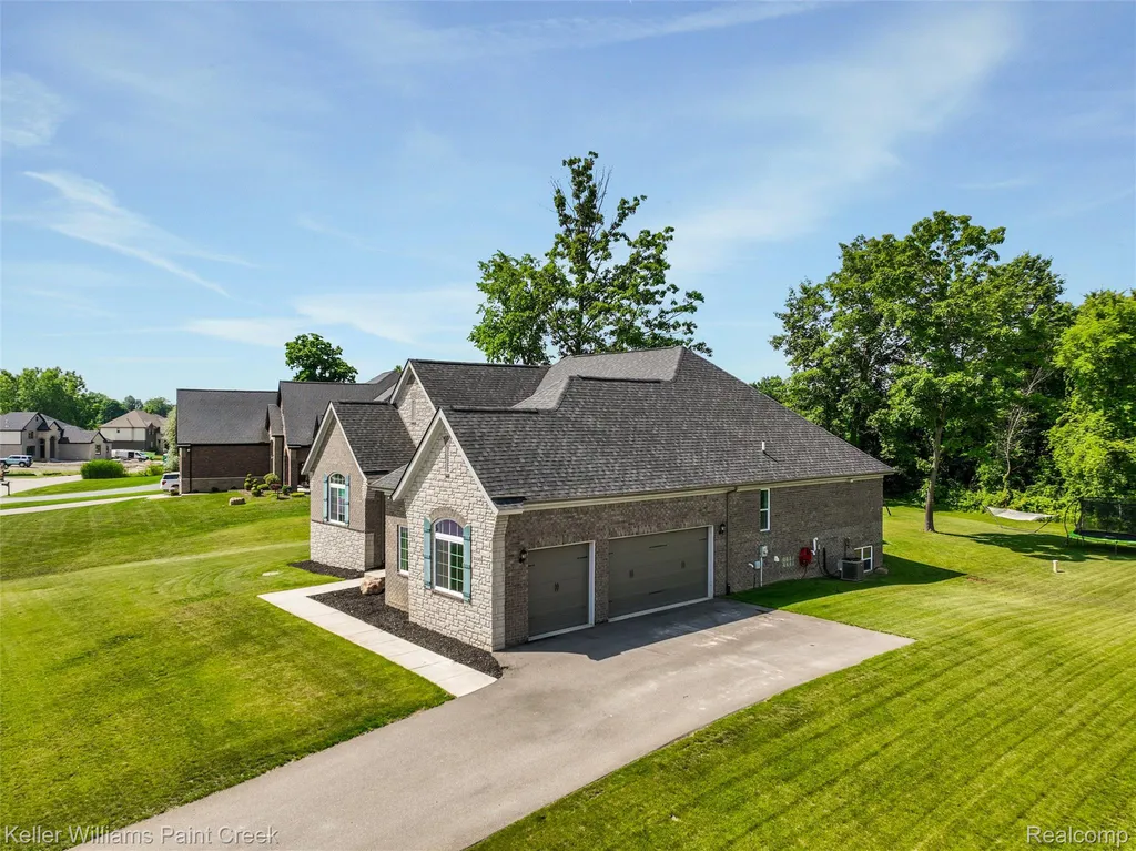 2100 Shane Court Addison Township MI 48370