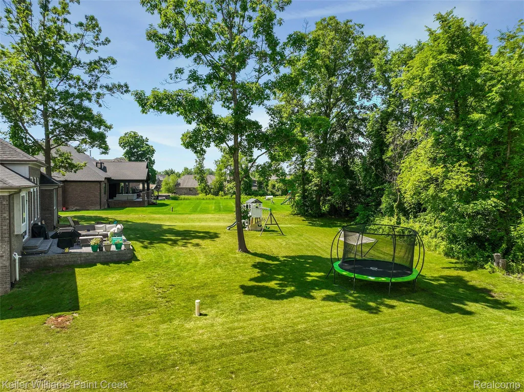 2100 Shane Court Addison Township MI 48370