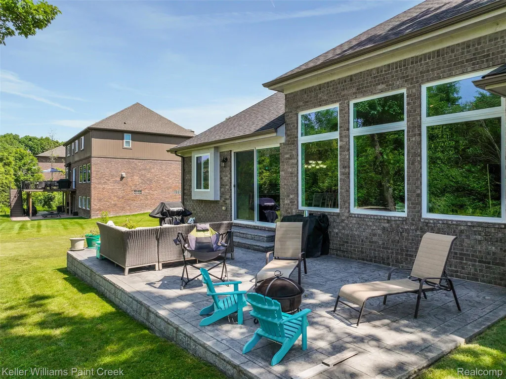 2100 Shane Court Addison Township MI 48370