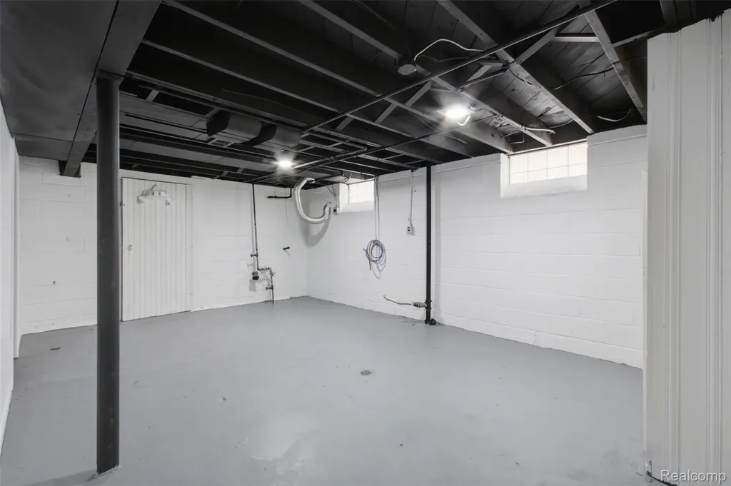 14921 Bringard Drive Detroit City MI 48205
