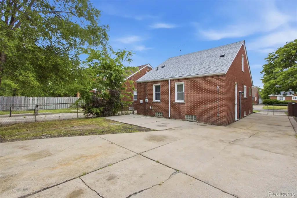 14921 Bringard Drive Detroit City MI 48205
