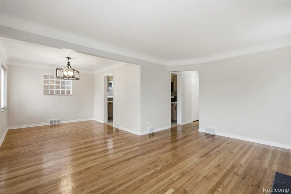 14921 Bringard Drive Detroit City MI 48205