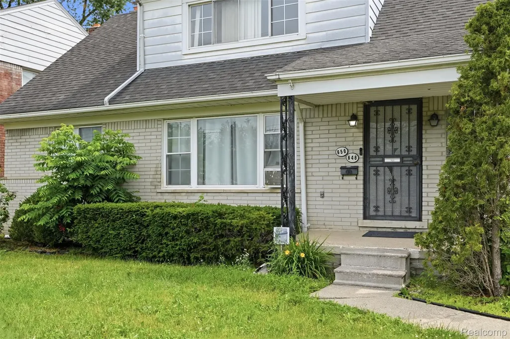 648 Alter Road Detroit City MI 48215