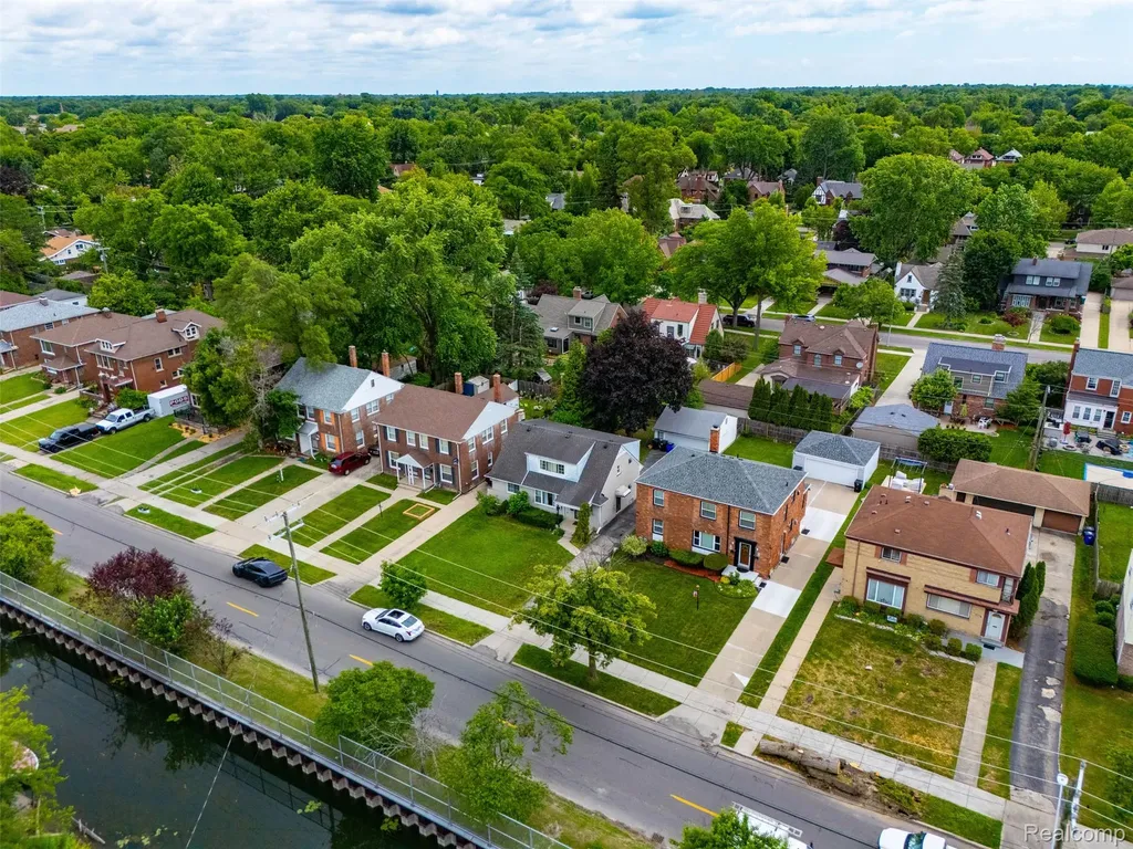 648 Alter Road Detroit City MI 48215