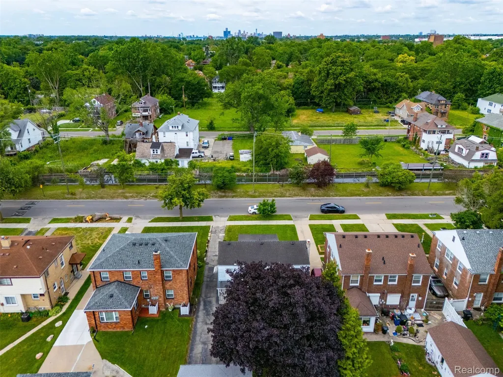 648 Alter Road Detroit City MI 48215