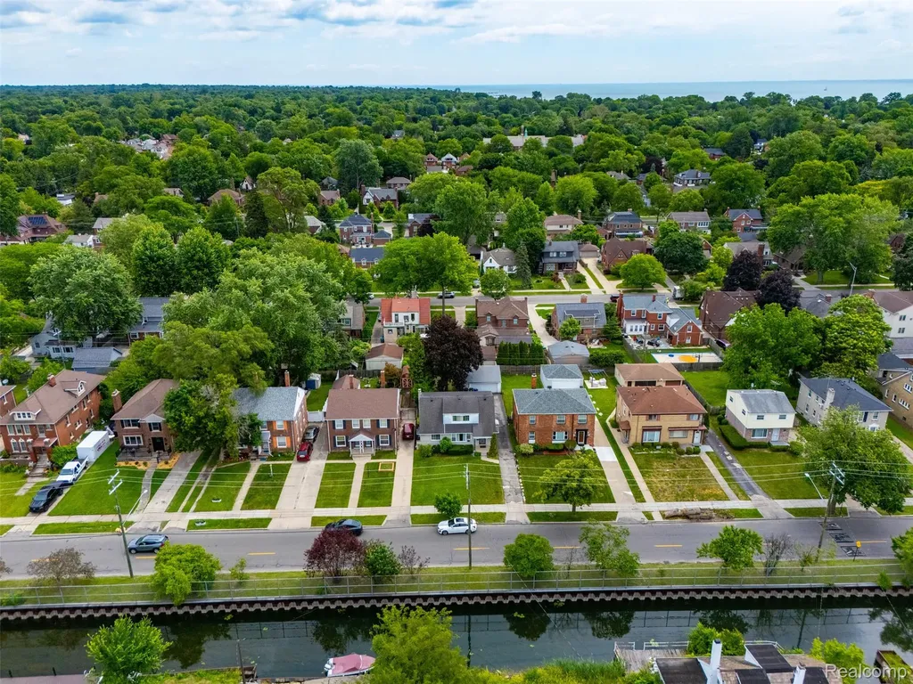 648 Alter Road Detroit City MI 48215