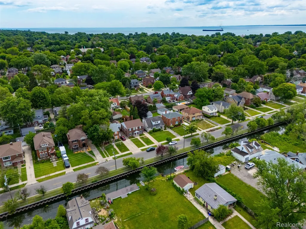 648 Alter Road Detroit City MI 48215