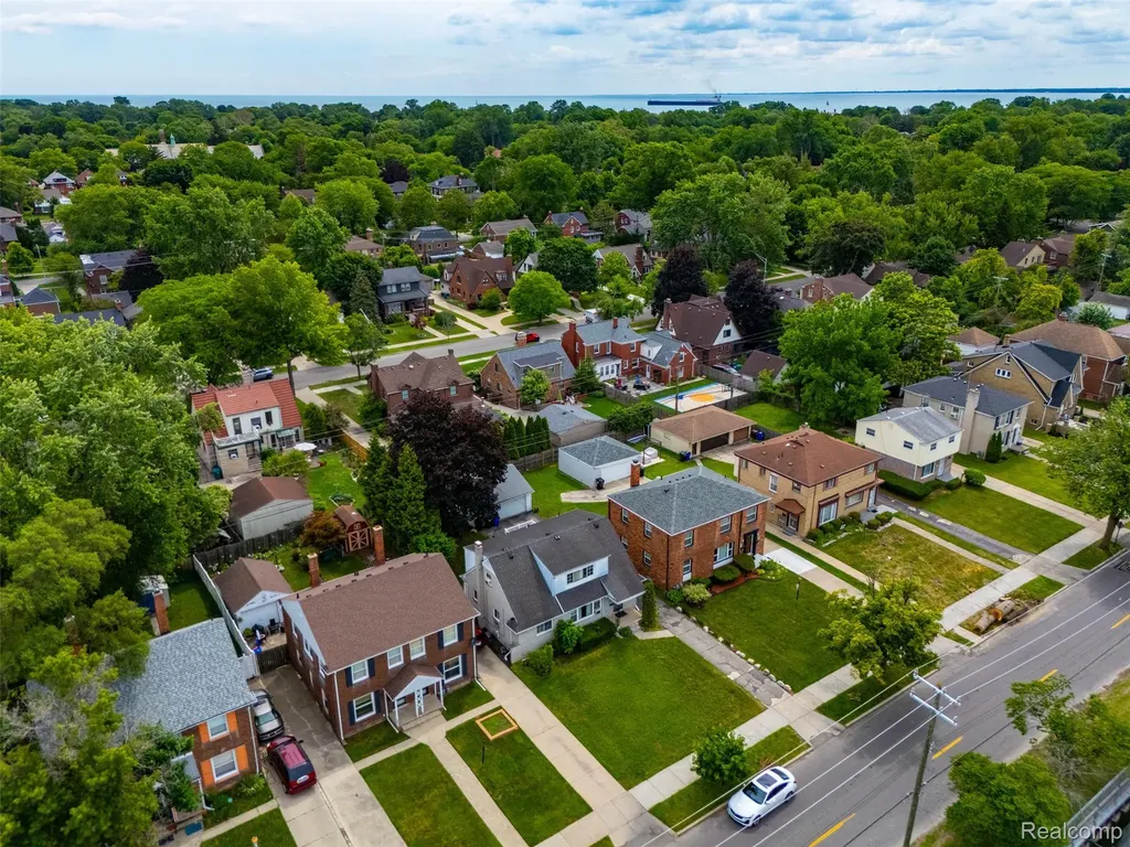 648 Alter Road Detroit City MI 48215