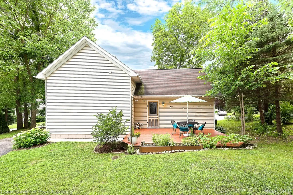 411 Springwell Lane Genoa Township MI 48843