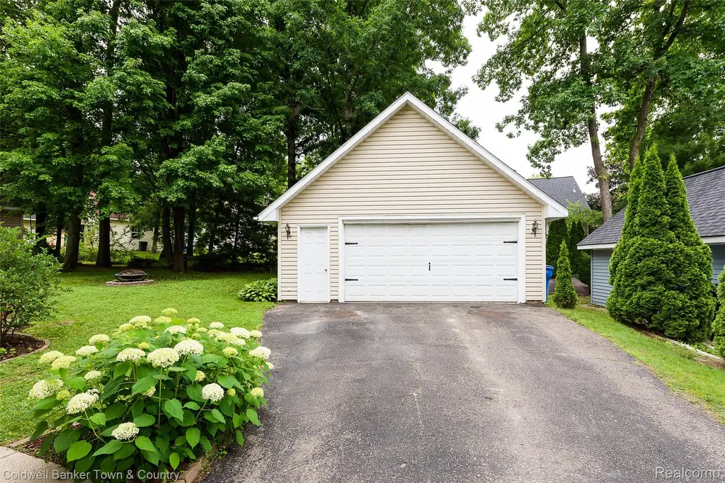 411 Springwell Lane Genoa Township MI 48843