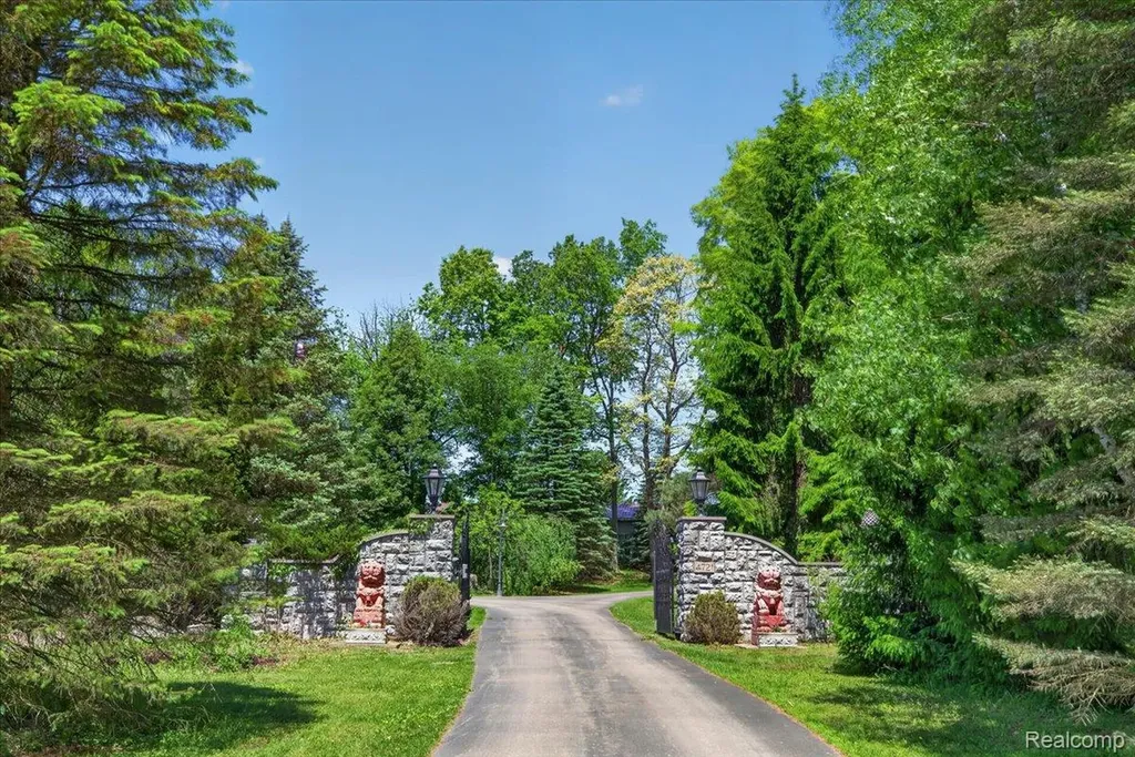 4721 Hasslick Road North Branch Township MI 48461