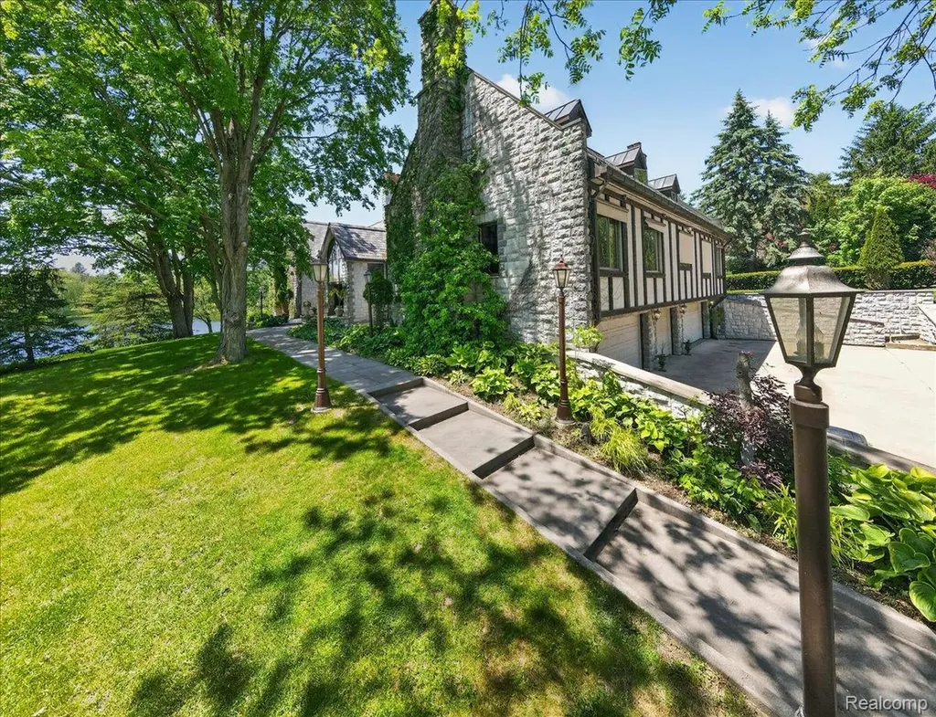 4721 Hasslick Road North Branch Township MI 48461