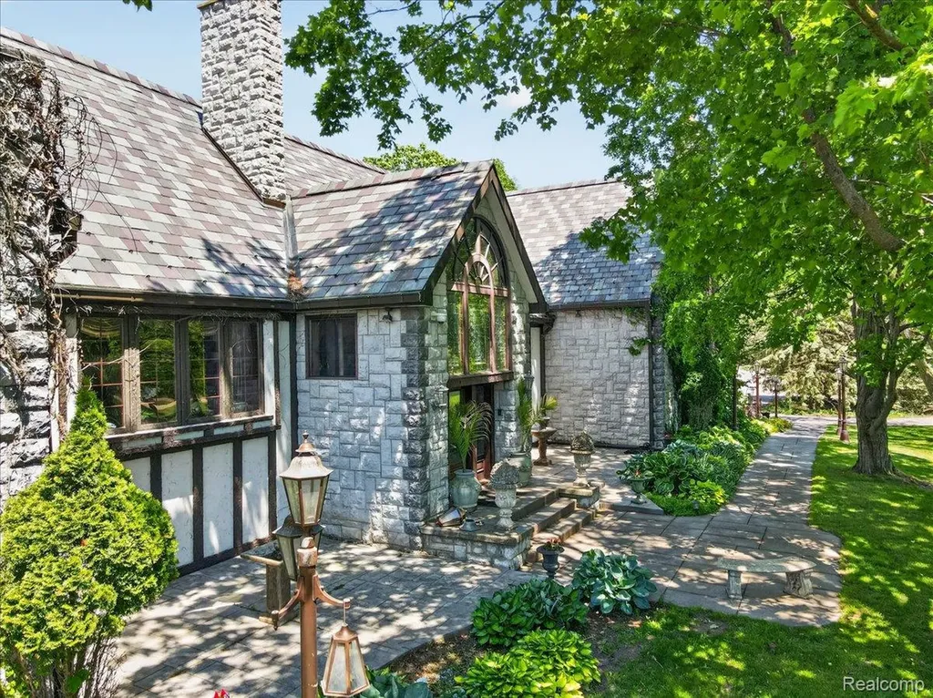 4721 Hasslick Road North Branch Township MI 48461