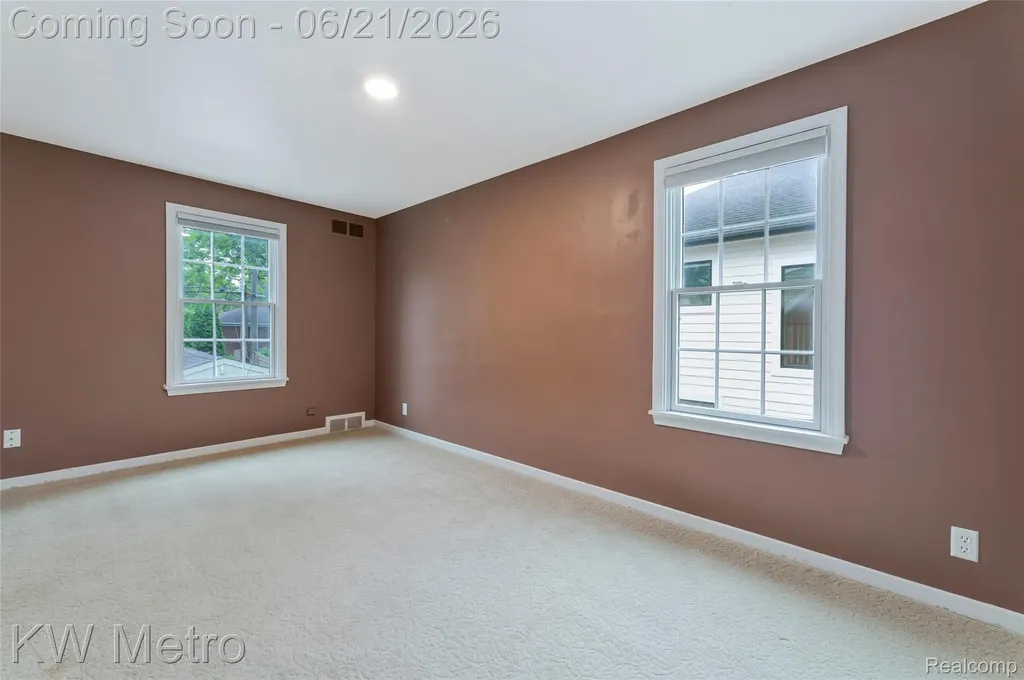 2120 Vinsetta Boulevard Royal Oak City MI 48073
