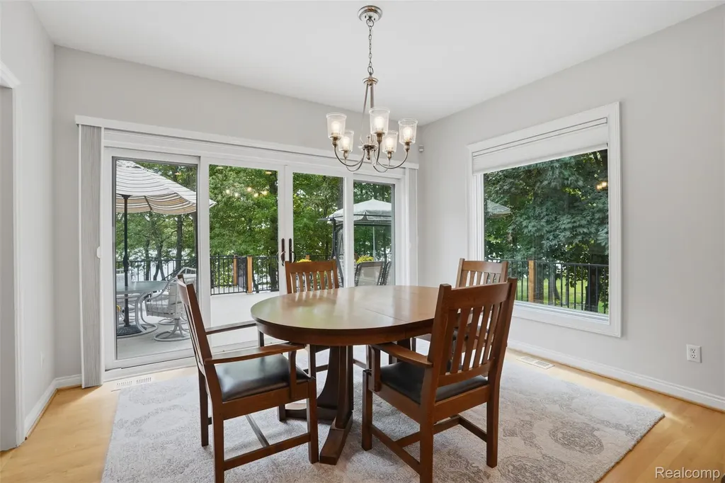 5483 Lake Ridge Drive Genoa Township MI 48116