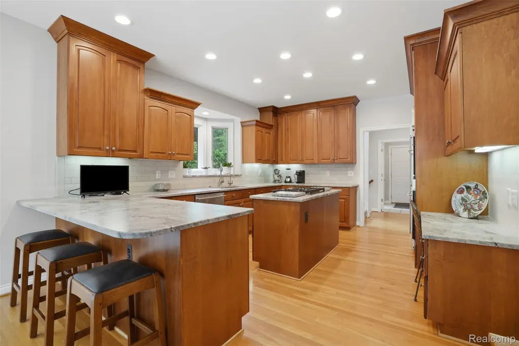 5483 Lake Ridge Drive Genoa Township MI 48116