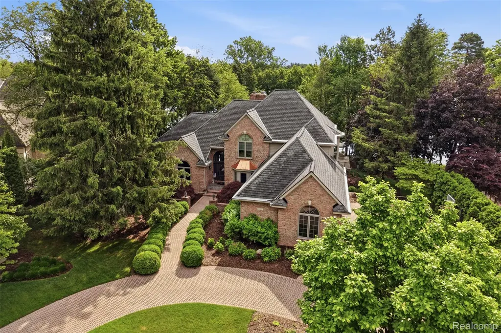 5483 Lake Ridge Drive Genoa Township MI 48116