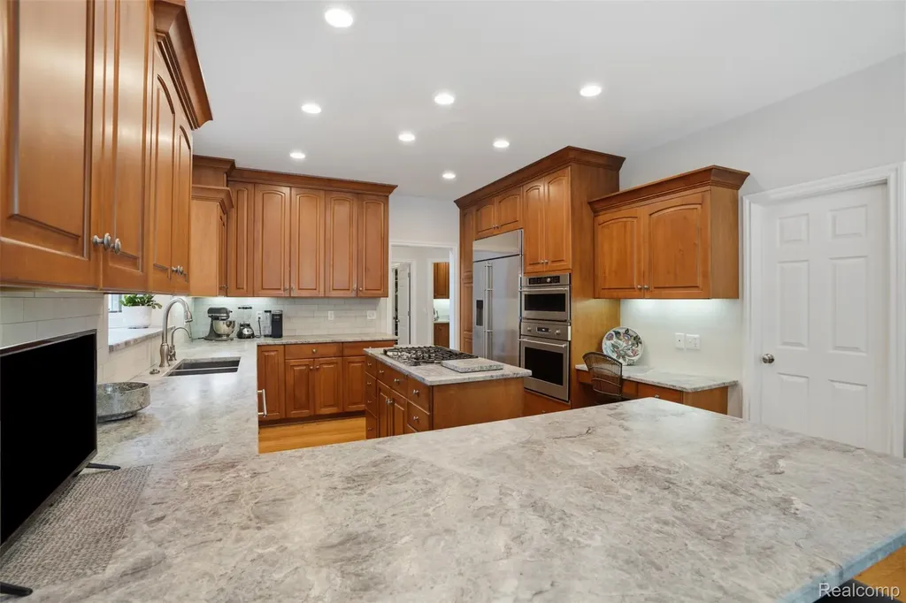 5483 Lake Ridge Drive Genoa Township MI 48116