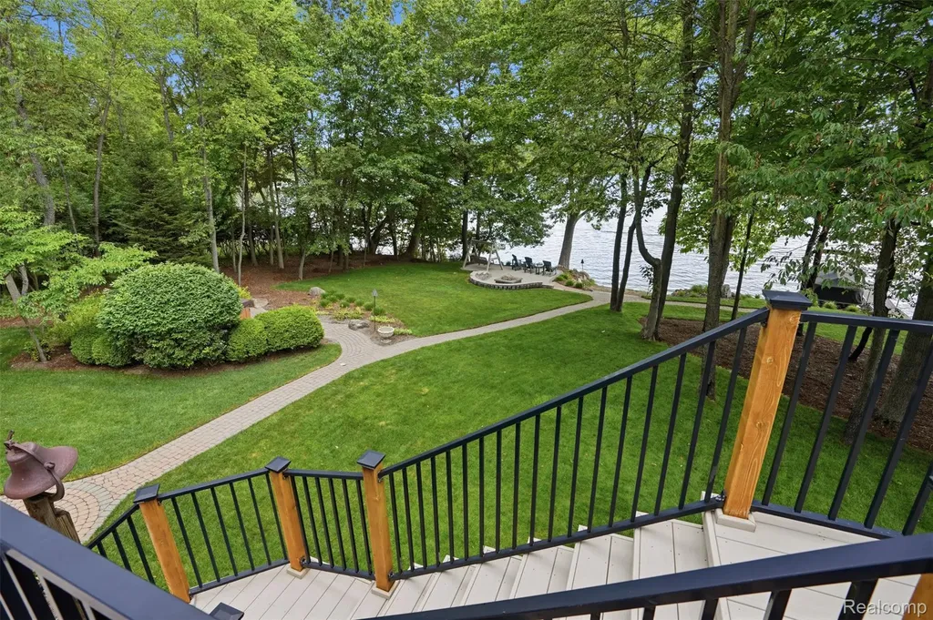5483 Lake Ridge Drive Genoa Township MI 48116