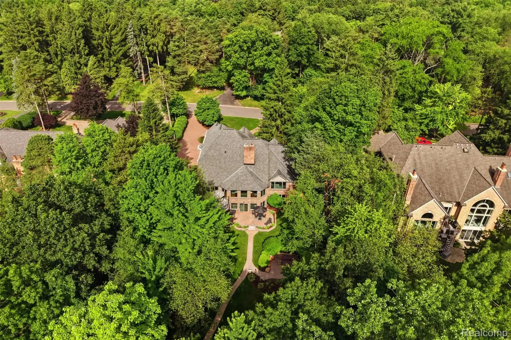 5483 Lake Ridge Drive Genoa Township MI 48116