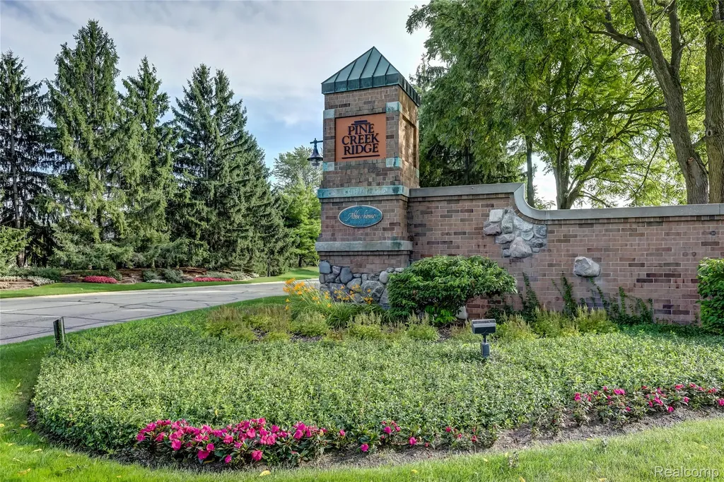 5483 Lake Ridge Drive Genoa Township MI 48116