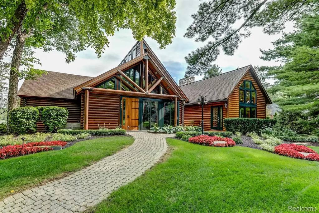 5483 Lake Ridge Drive Genoa Township MI 48116