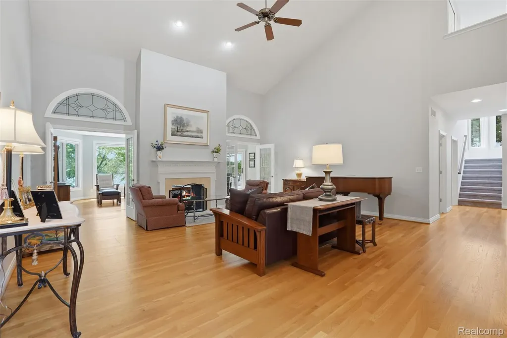 5483 Lake Ridge Drive Genoa Township MI 48116