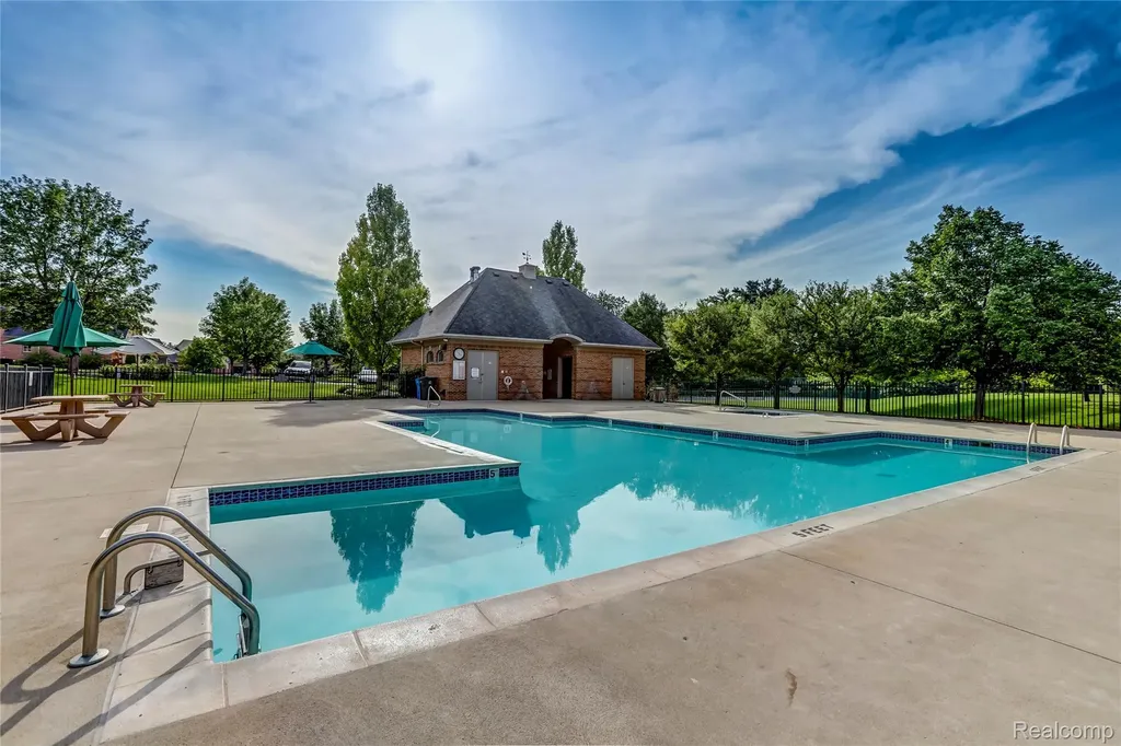 5483 Lake Ridge Drive Genoa Township MI 48116