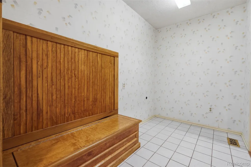 9277 Burning Tree Drive Grand Blanc Charter Township MI 48439
