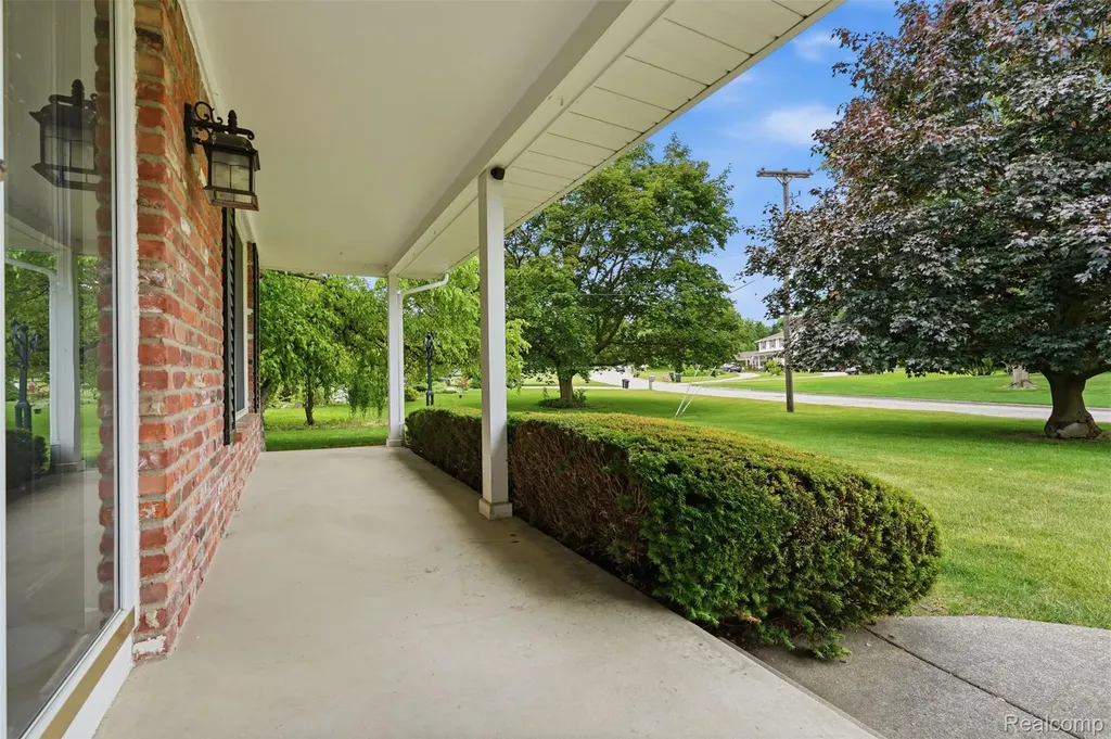 9277 Burning Tree Drive Grand Blanc Charter Township MI 48439