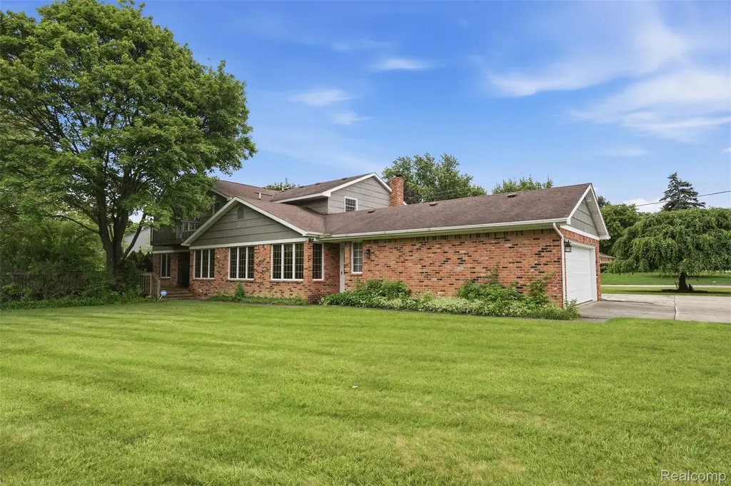 9277 Burning Tree Drive Grand Blanc Charter Township MI 48439