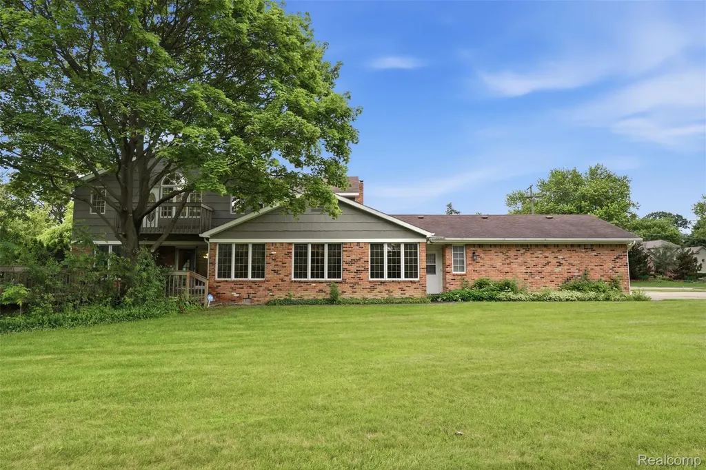 9277 Burning Tree Drive Grand Blanc Charter Township MI 48439