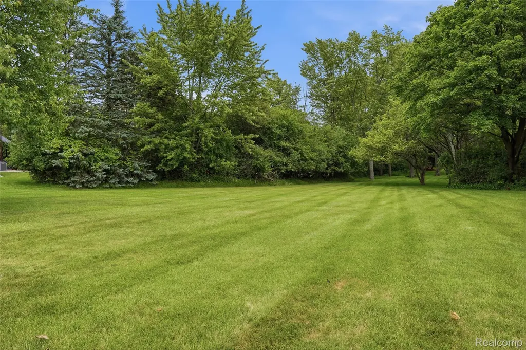 9277 Burning Tree Drive Grand Blanc Charter Township MI 48439