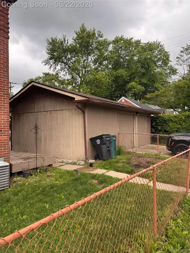 26231-26235 Coolidge Highway Oak Park City MI 48237