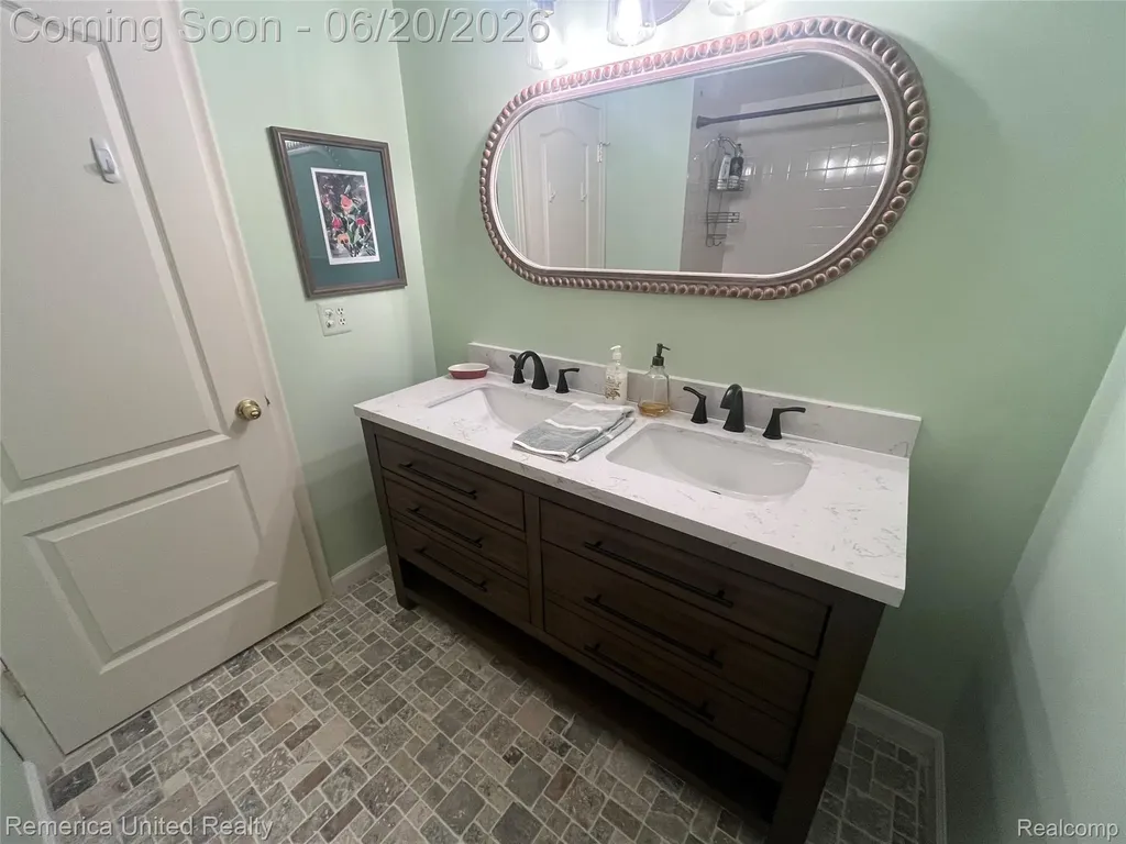2223 Strader Drive West Bloomfield Charter Township MI 48324