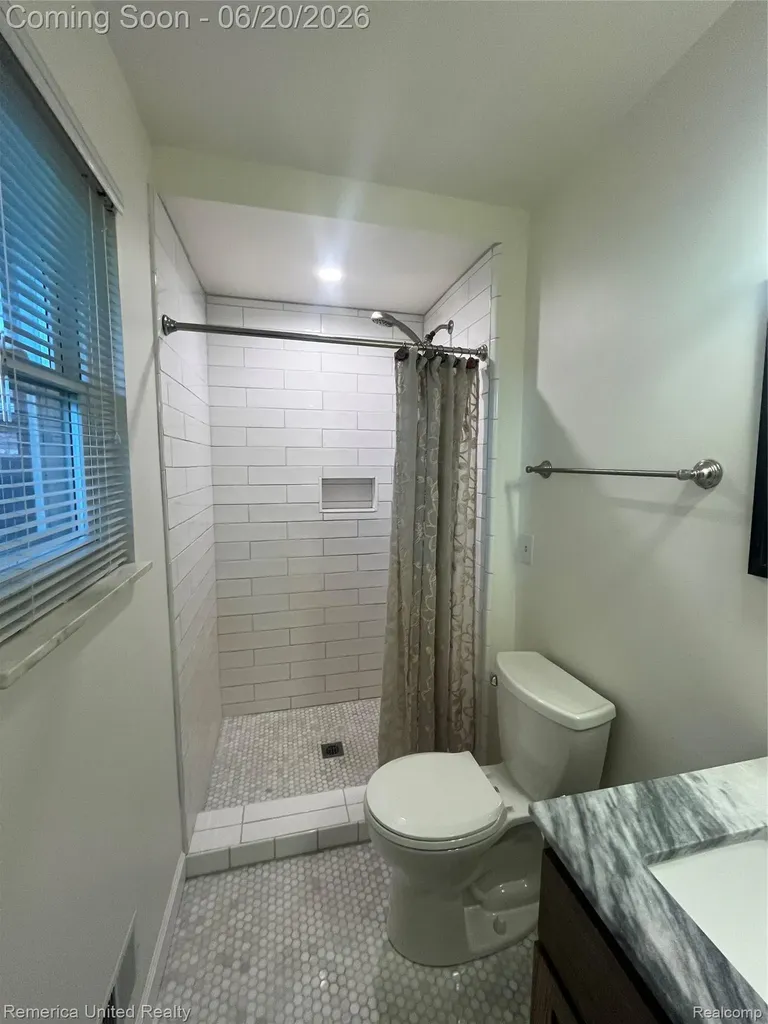 2223 Strader Drive West Bloomfield Charter Township MI 48324