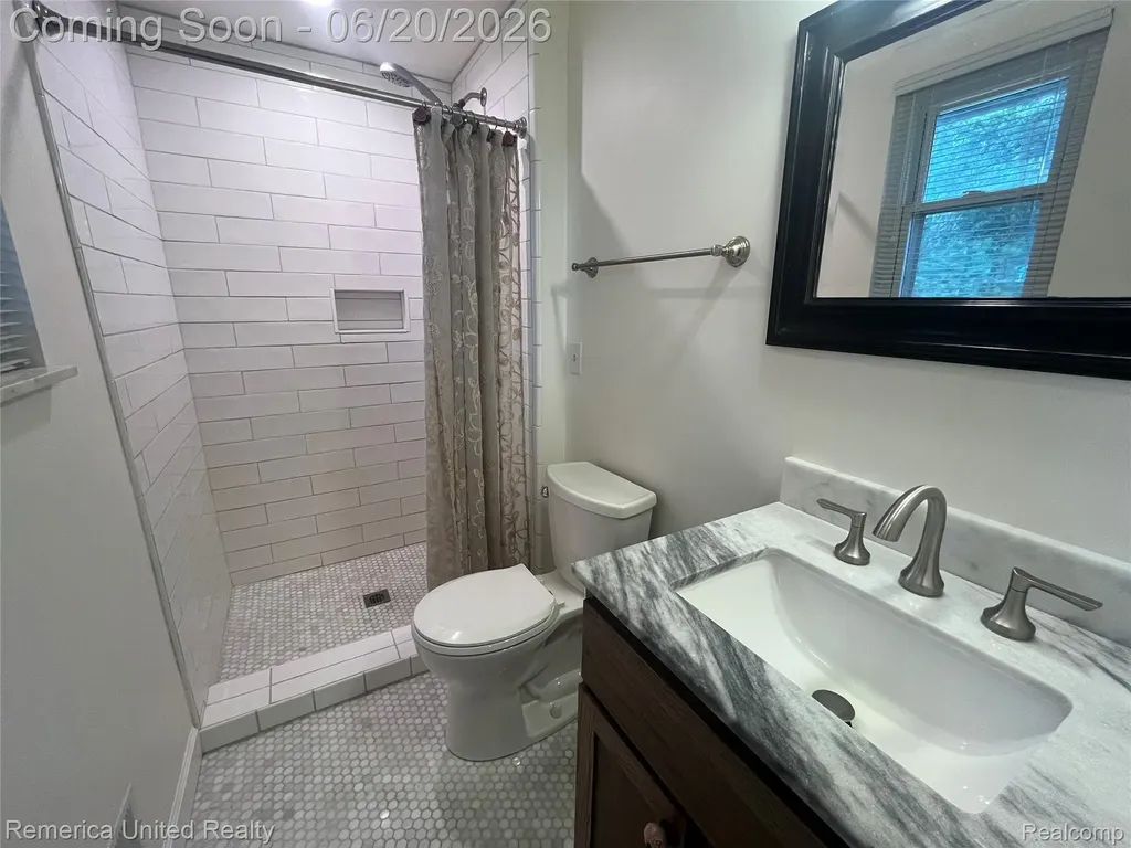 2223 Strader Drive West Bloomfield Charter Township MI 48324
