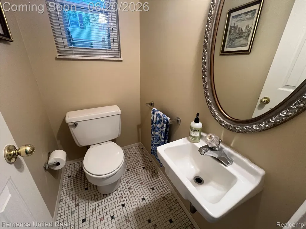 2223 Strader Drive West Bloomfield Charter Township MI 48324