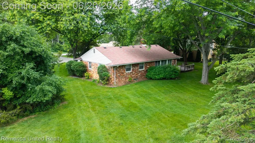 2223 Strader Drive West Bloomfield Charter Township MI 48324