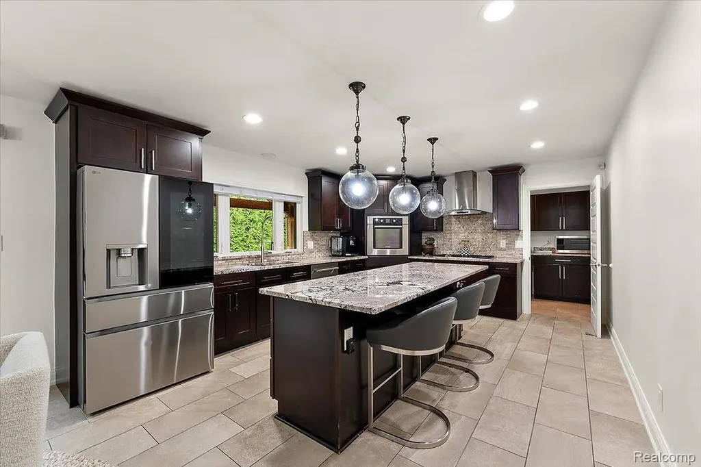2118 Coach Way Court West Bloomfield Charter Township MI 48302
