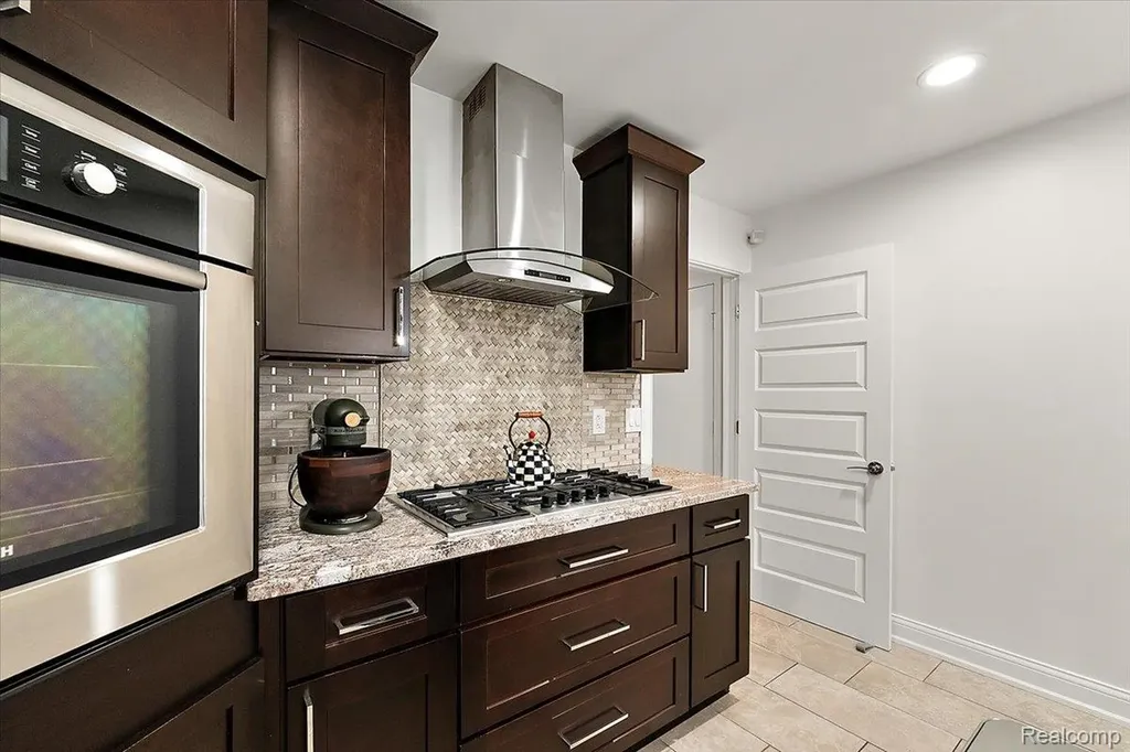 2118 Coach Way Court Bloomfield Hills City MI 48302