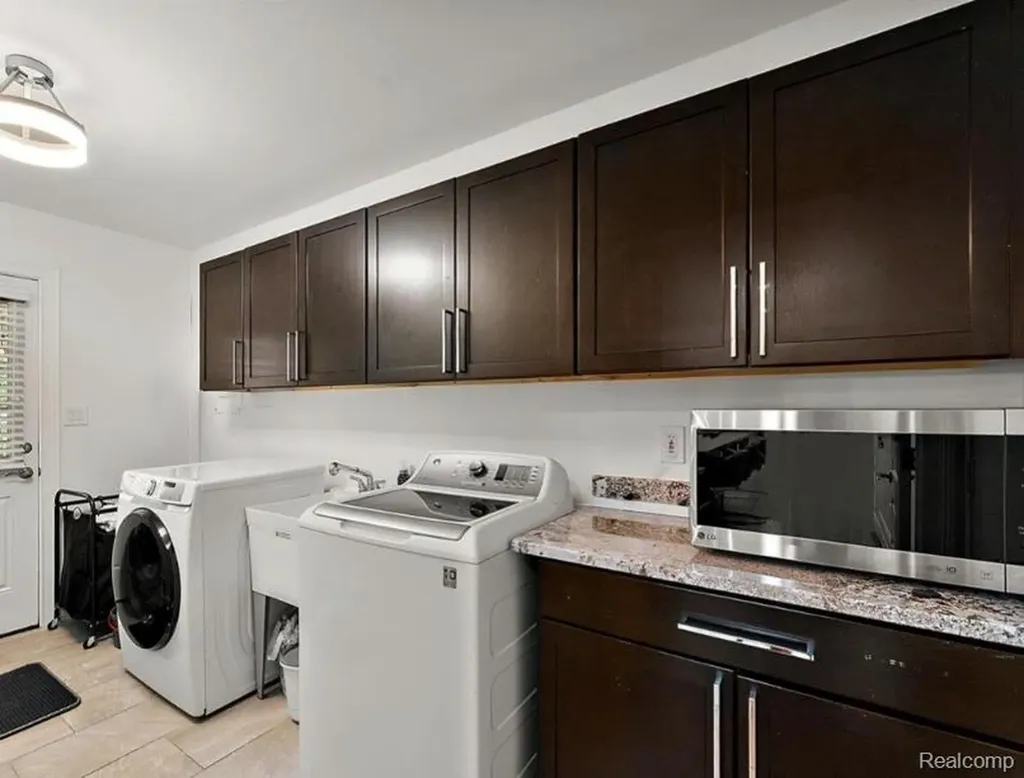 2118 Coach Way Court Bloomfield Hills City MI 48302
