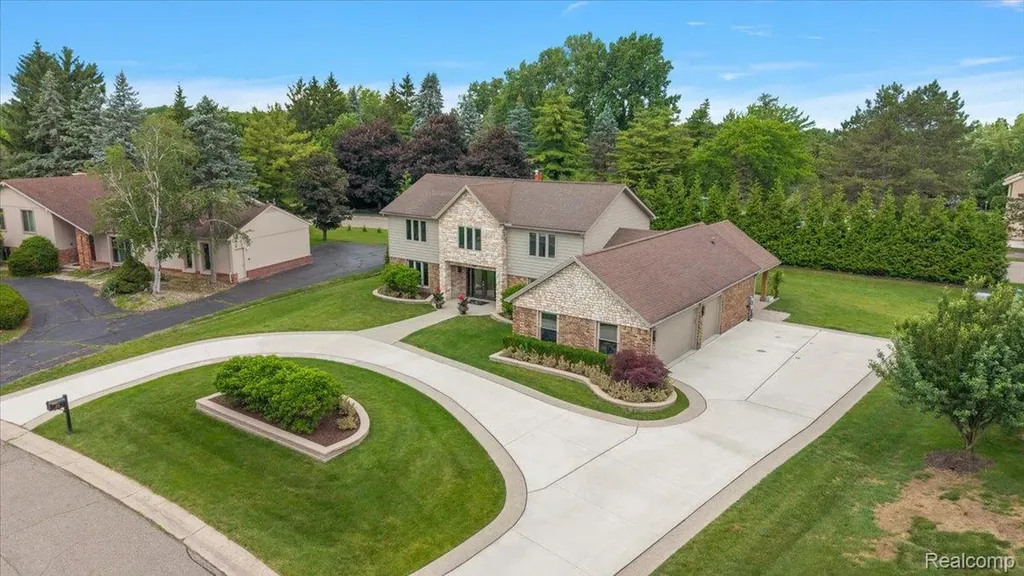 2118 Coach Way Court West Bloomfield Charter Township MI 48302
