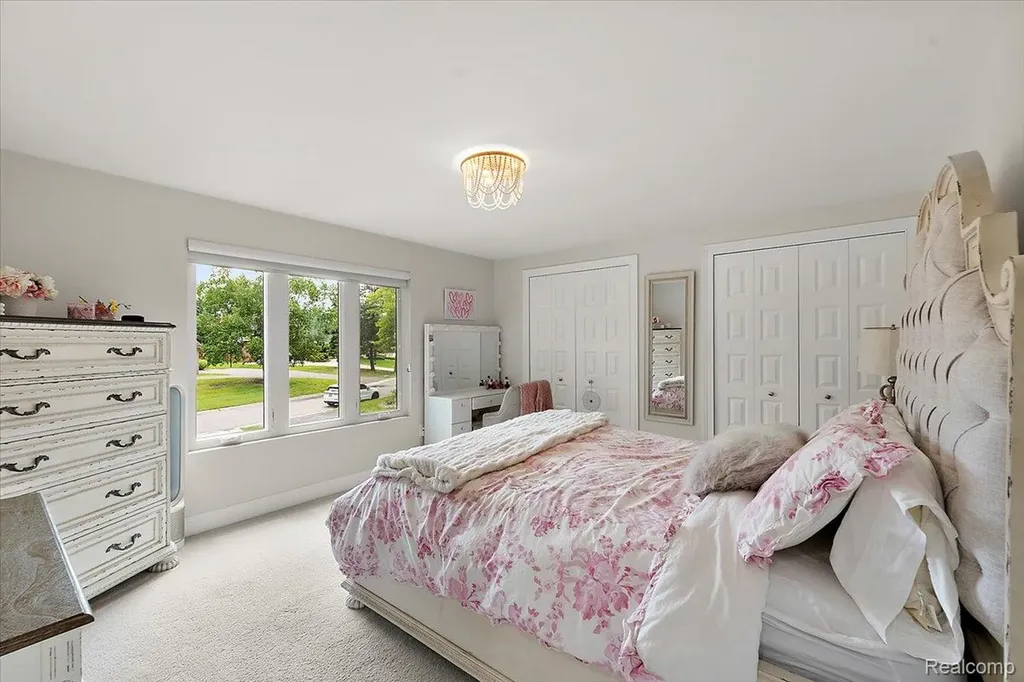 2118 Coach Way Court West Bloomfield Charter Township MI 48302