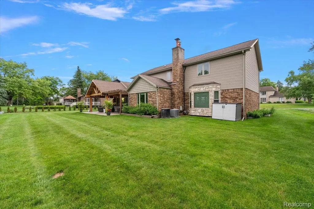 2118 Coach Way Court West Bloomfield Charter Township MI 48302
