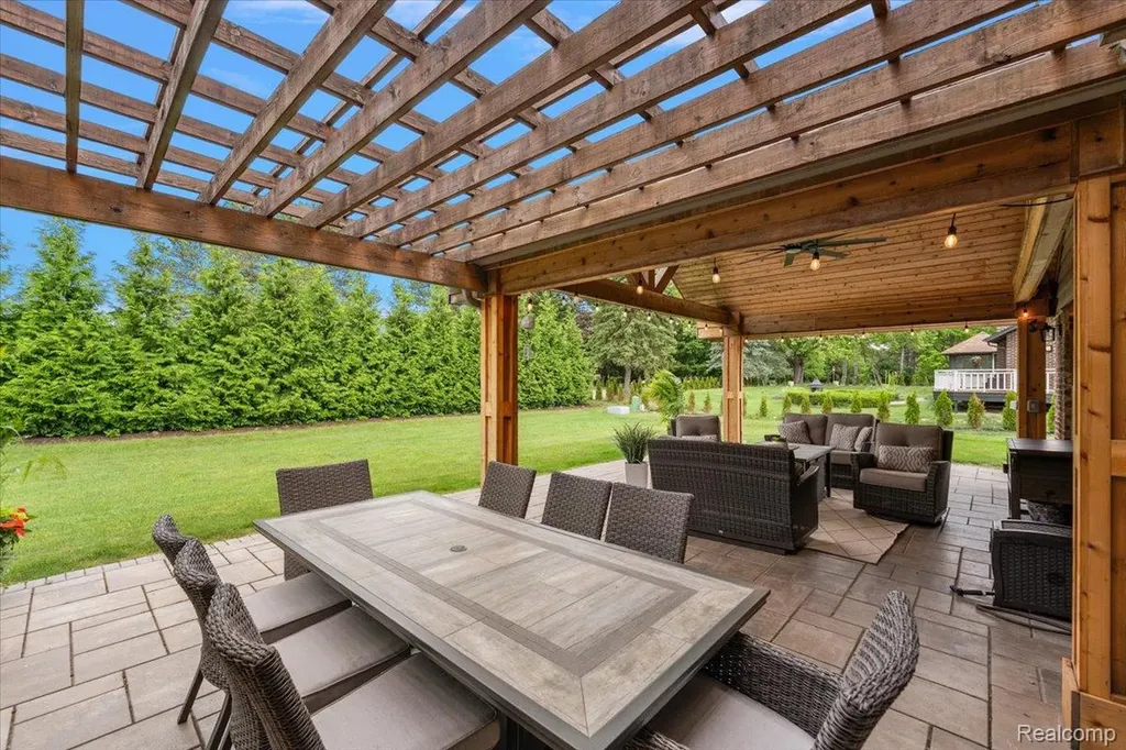 2118 Coach Way Court West Bloomfield Charter Township MI 48302