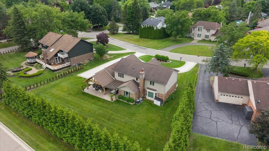 2118 Coach Way Court West Bloomfield Charter Township MI 48302