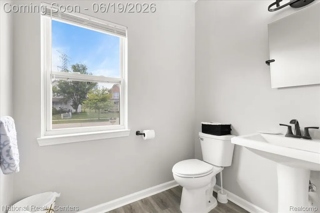 25035 Constitution Avenue Warren City MI 48089
