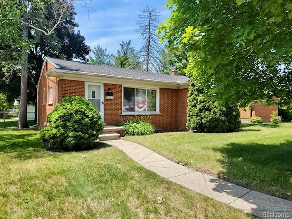 21307 Le Fever Avenue Warren City MI 48091