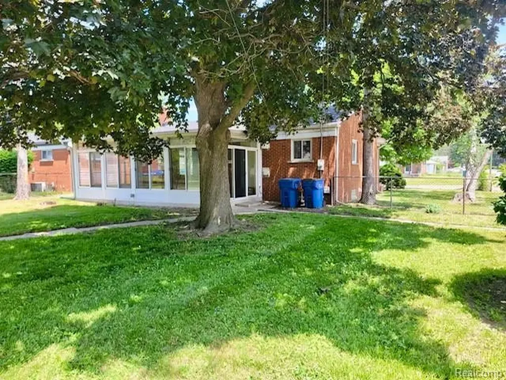 21307 Le Fever Avenue Warren City MI 48091